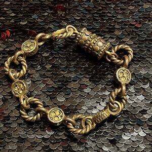 Elegant Magnetic Rhinestones Black and Gold Bracelet